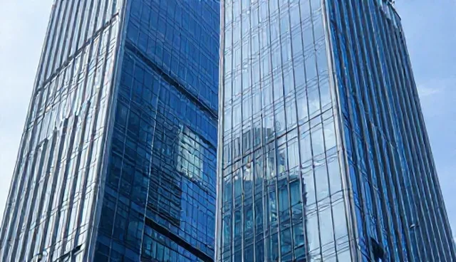 如何选择适合的AI平台提升外链建设效率？